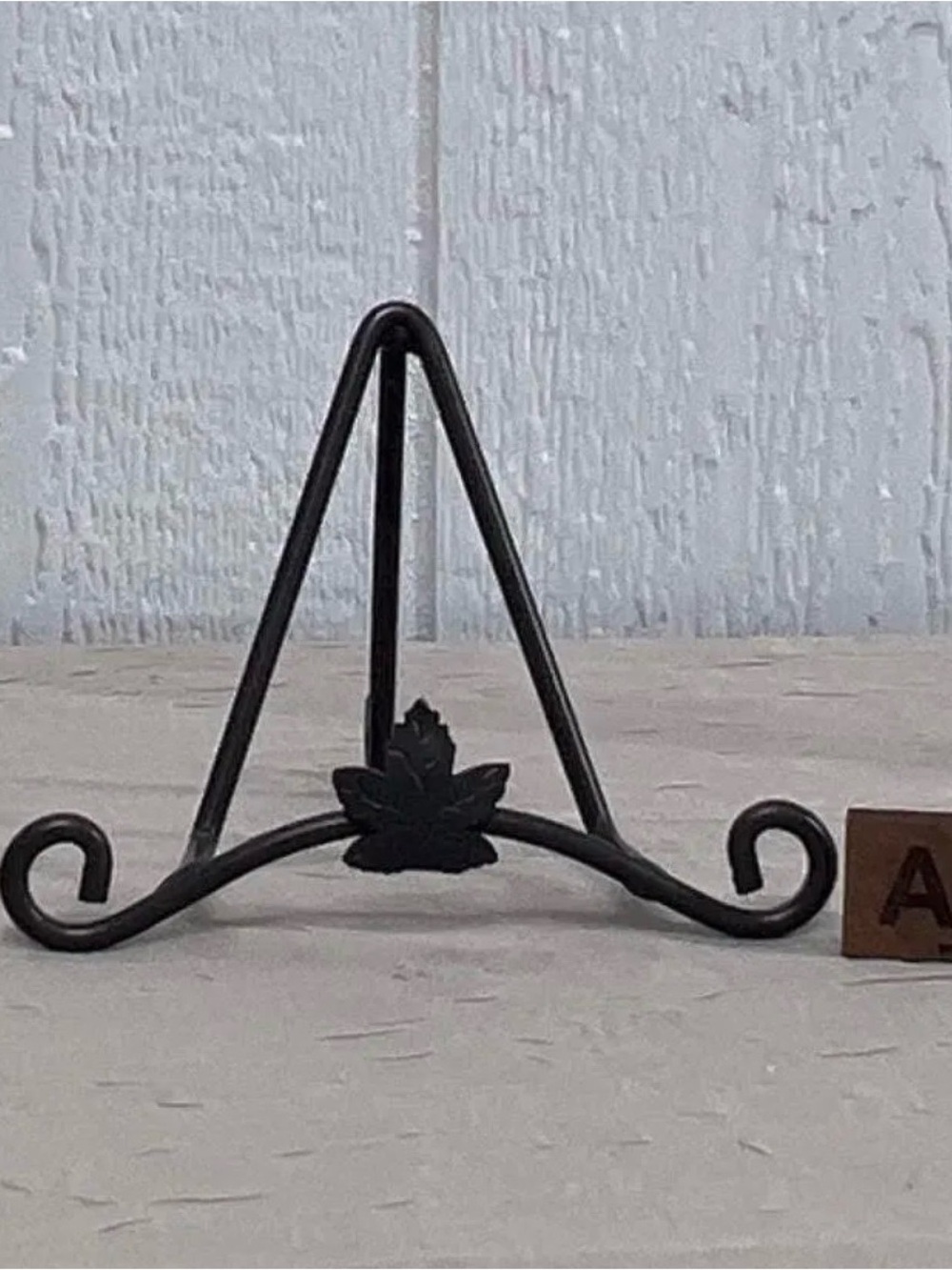 Longaberger Black Metal Decorative Leaf Tabletop Easel